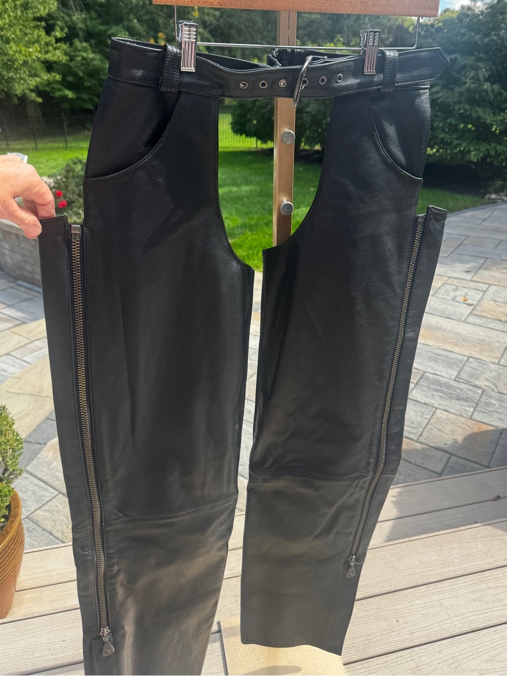 NEW Harley Davidson Womens M Genuine Leather Motorcycle Chaps Black Zip Belt
